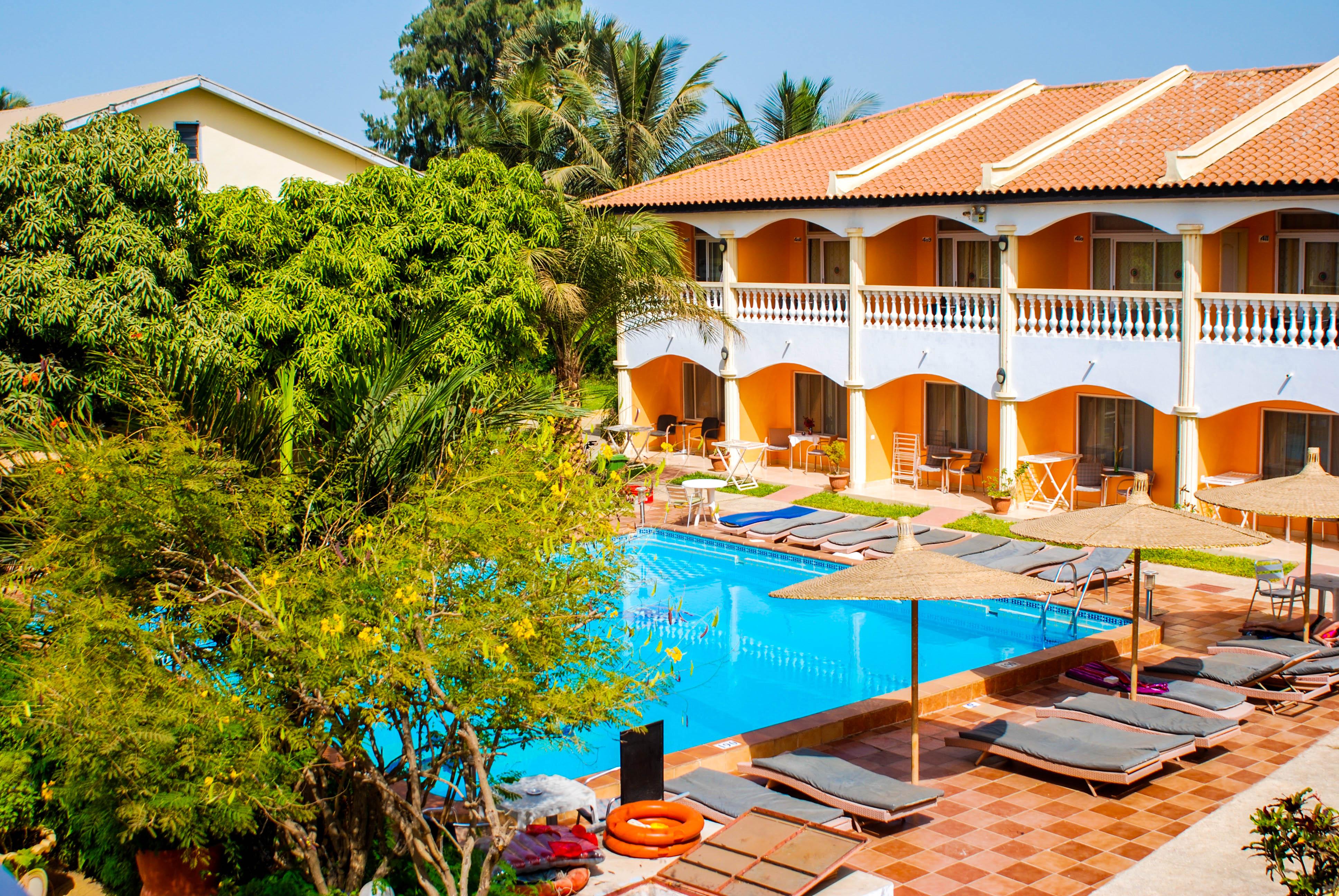 Cape Point Hotel Bakau Exterior photo