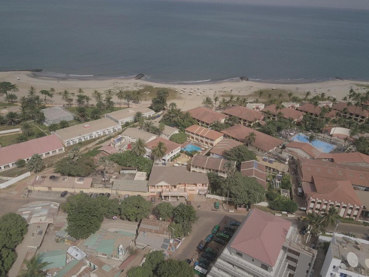 Cape Point Hotel Bakau Exterior photo