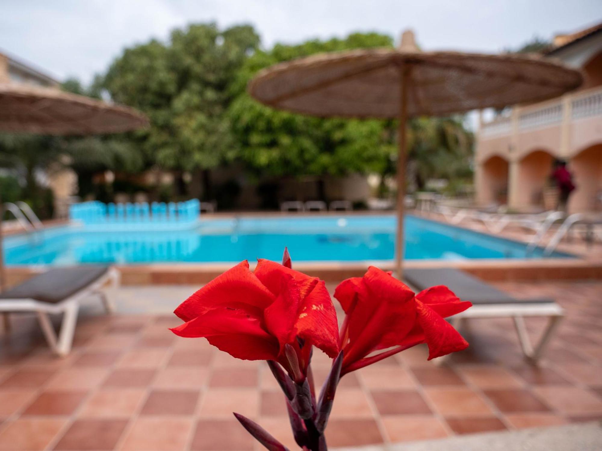 Cape Point Hotel Bakau Exterior photo