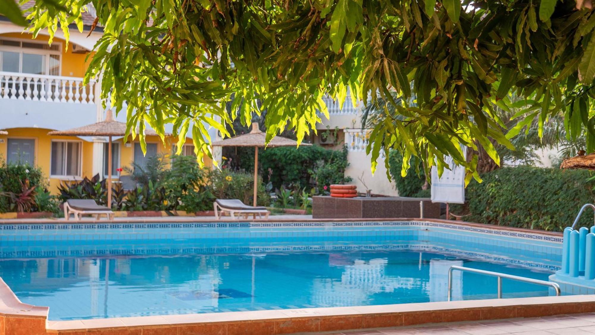 Cape Point Hotel Bakau Exterior photo